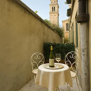  Apartment Calle De Le Pazienze Italy